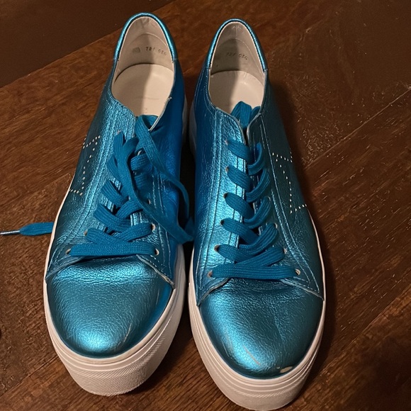 Blue shoes - Picture 2 of 9
